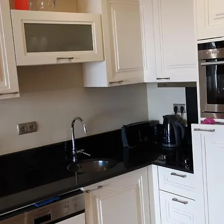 Gold City Luxury Appartments 9 * אלאניה